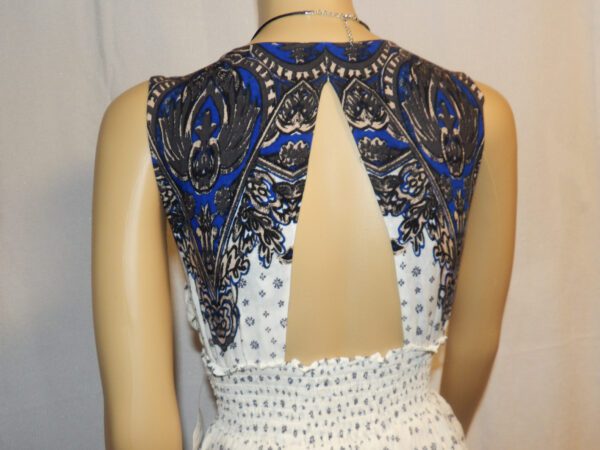 A dress with blue and white pattern on it