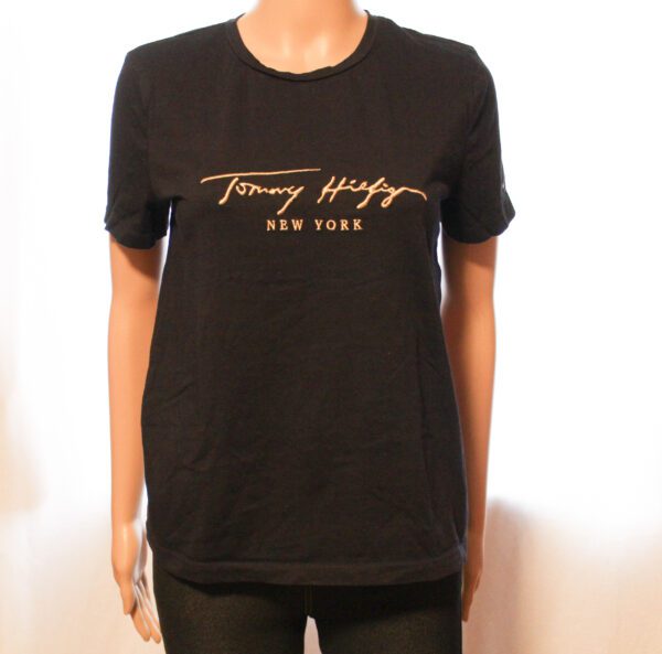 A person wearing a black t-shirt with the words " tony hyatt new york ".