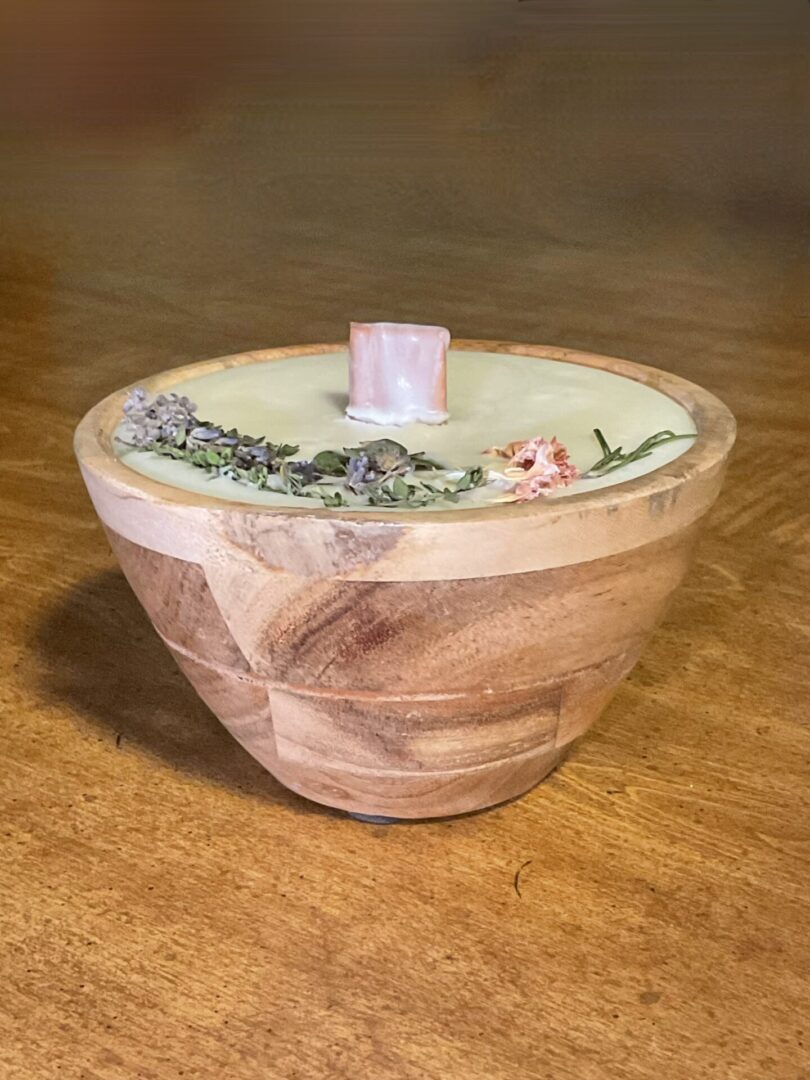 Handmade Soy Wax Candle, Floral Magnolia Scent, Round Wood Wick, Indoor Aromatherapy, Modern Style, 2.5 Inches, 11oz - Image 2