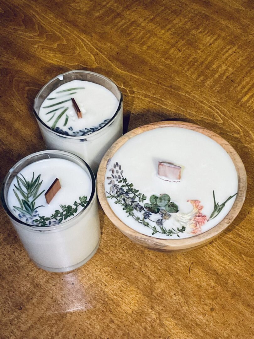 Handmade Soy Wax Candle, Floral Magnolia Scent, Round Wood Wick, Indoor Aromatherapy, Modern Style, 2.5 Inches, 11oz - Image 5